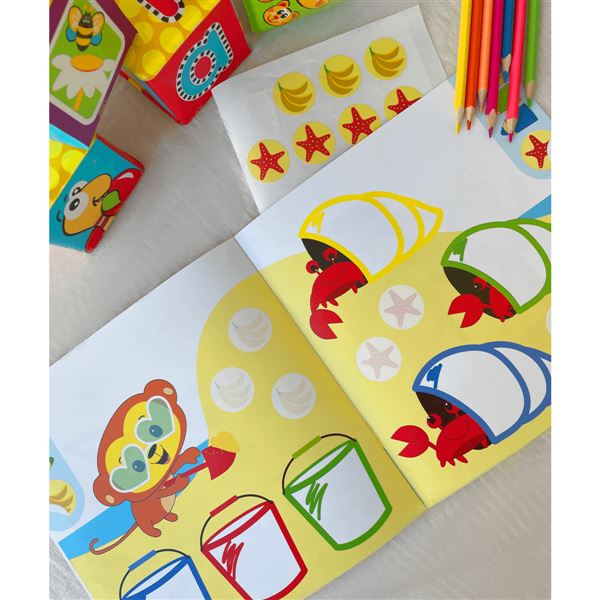 Nalepuj a vybarvuj: Jak si hrají zvířátka?